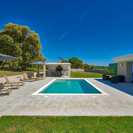 Montevernal By Interhome Pula