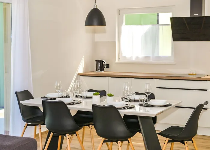 Montevernal By Interhome Pula