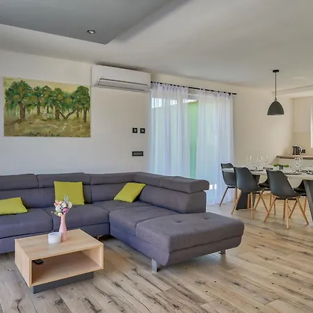 Montevernal By Interhome بولا