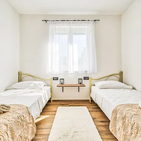 Montevernal By Interhome