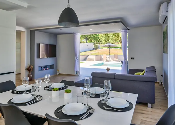 Montevernal By Interhome * بولا